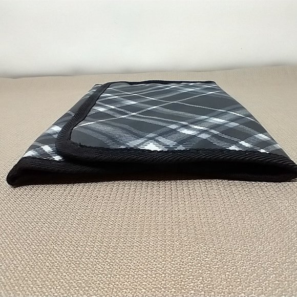 THIRTY-ONE PLAID TRAVEL MAKEUP BRUSH ORGANIZER - Picture 11 of 11